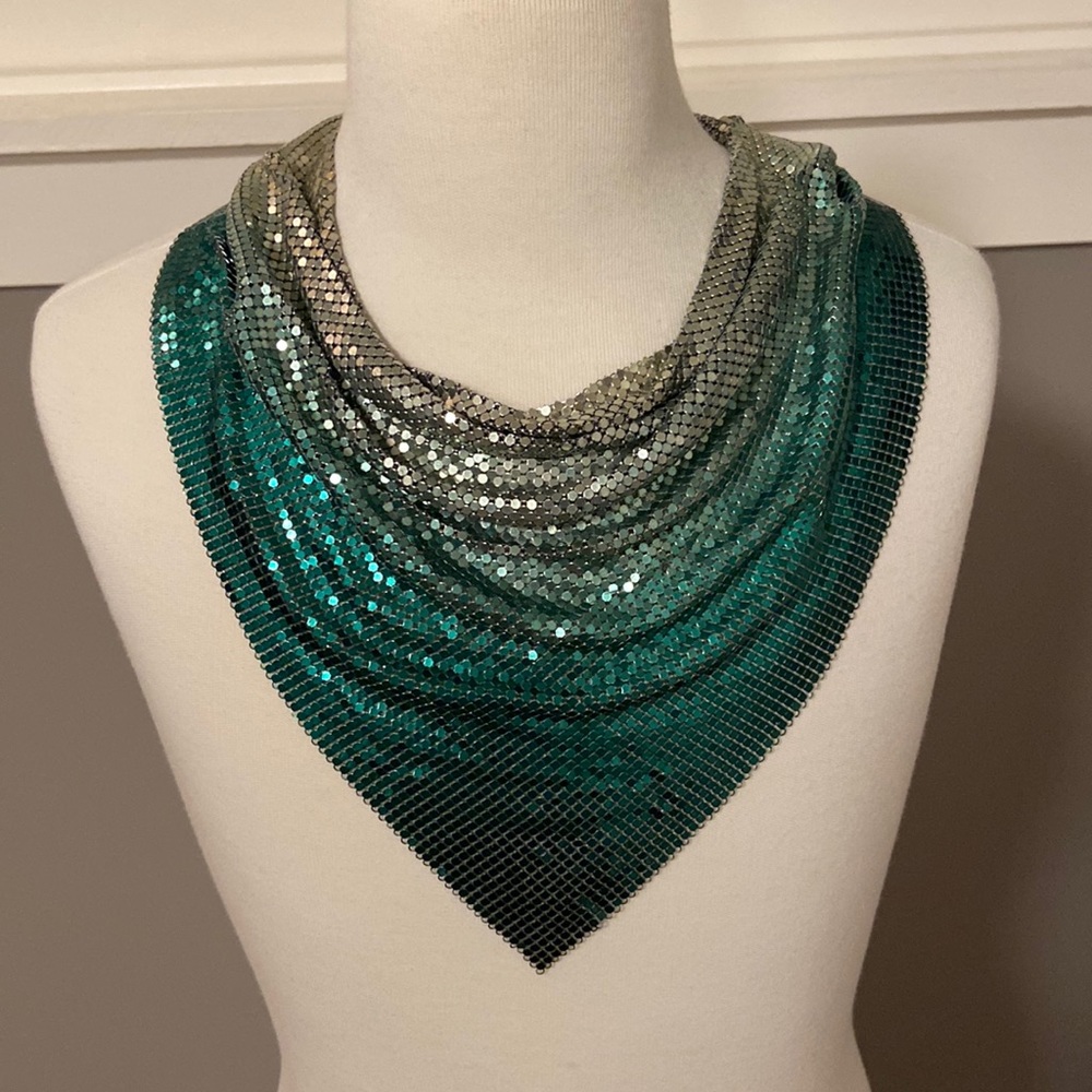 Green sequin collar necklace with ombré effect